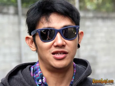 Foto Vicky Nitinegoro