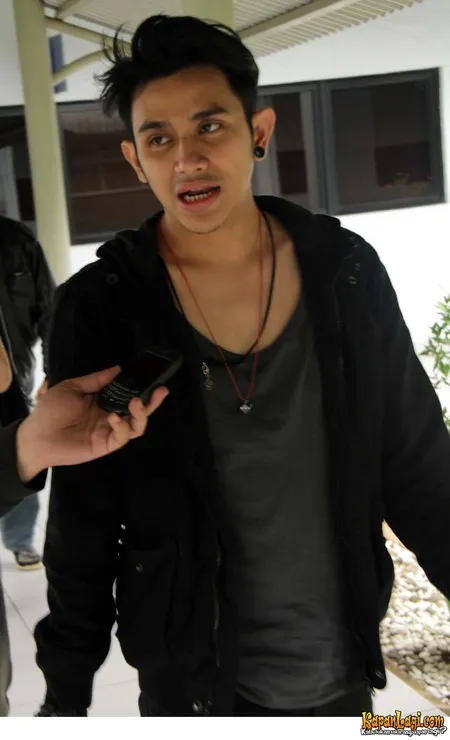 Foto Vicky Nitinegoro