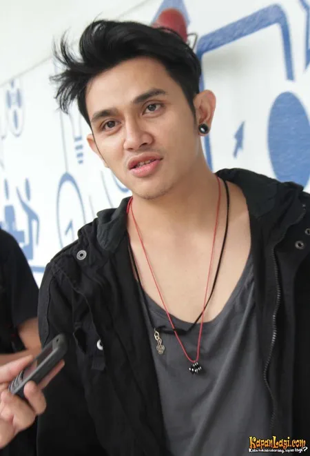 Foto Vicky Nitinegoro