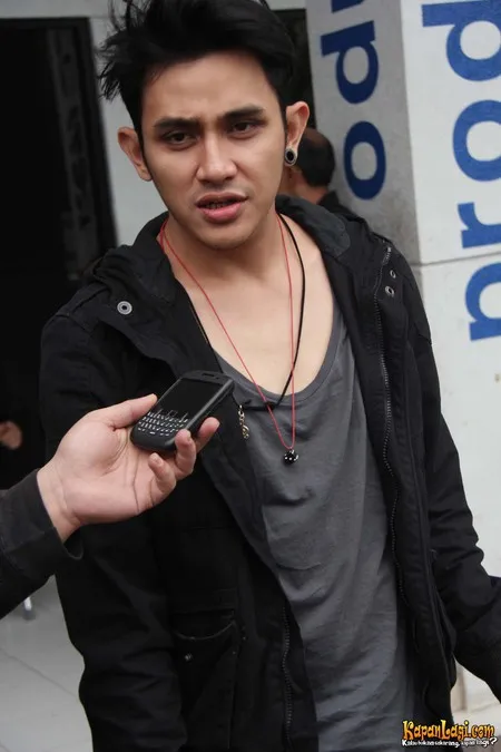 Foto Vicky Nitinegoro