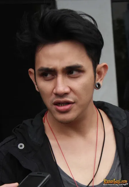 Foto Vicky Nitinegoro