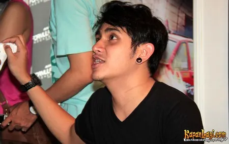 Foto Vicky Nitinegoro