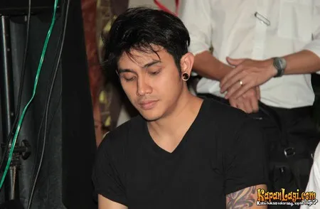 Foto Vicky Nitinegoro