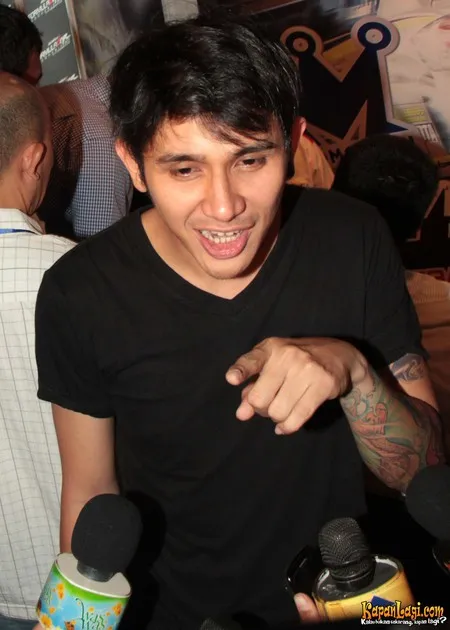 Foto Vicky Nitinegoro