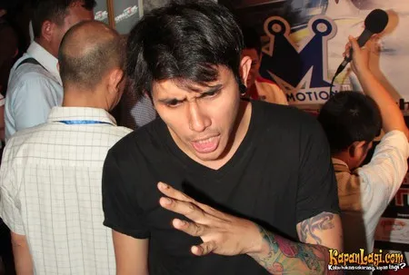 Foto Vicky Nitinegoro
