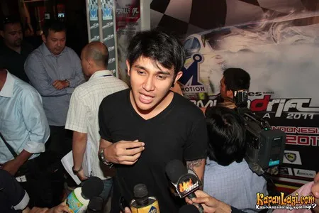 Foto Vicky Nitinegoro