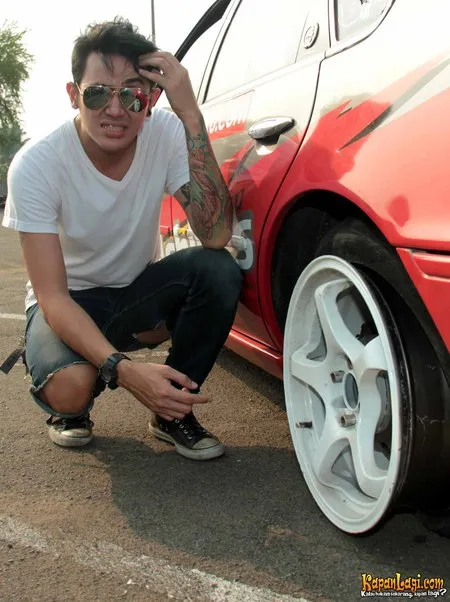 Foto Vicky Nitinegoro