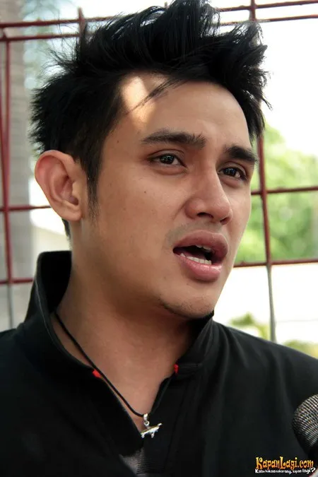 Foto Vicky Nitinegoro