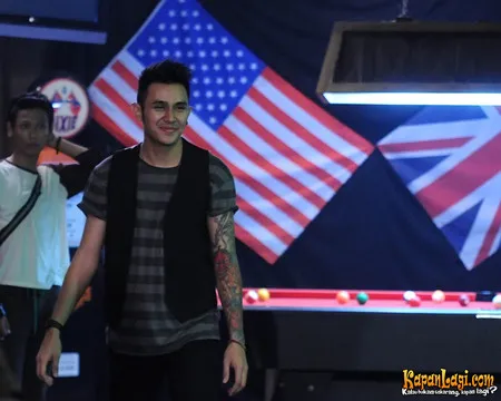 Foto Vicky Nitinegoro