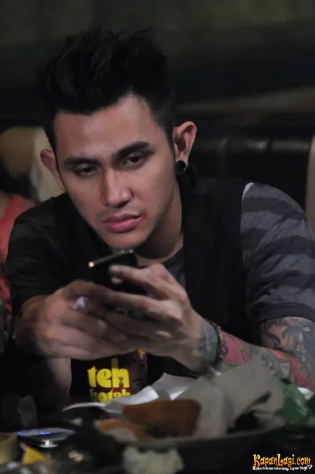 Foto Vicky Nitinegoro