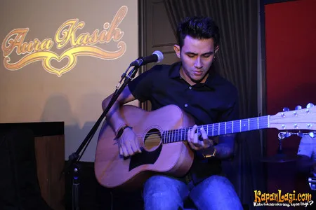 Foto Vicky Nitinegoro