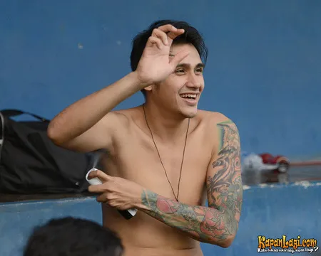 Foto Vicky Nitinegoro