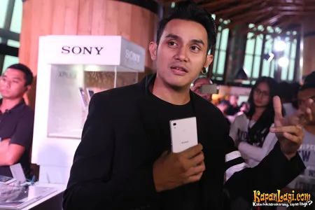 Foto Vicky Nitinegoro