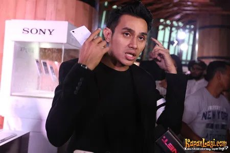 Foto Vicky Nitinegoro