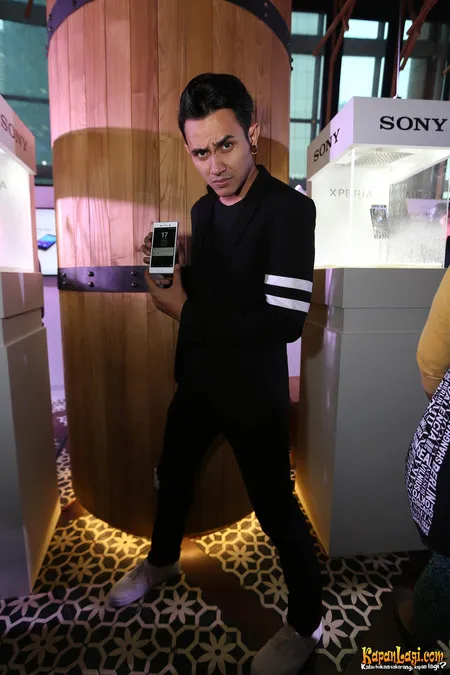 Foto Vicky Nitinegoro