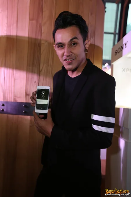 Foto Vicky Nitinegoro