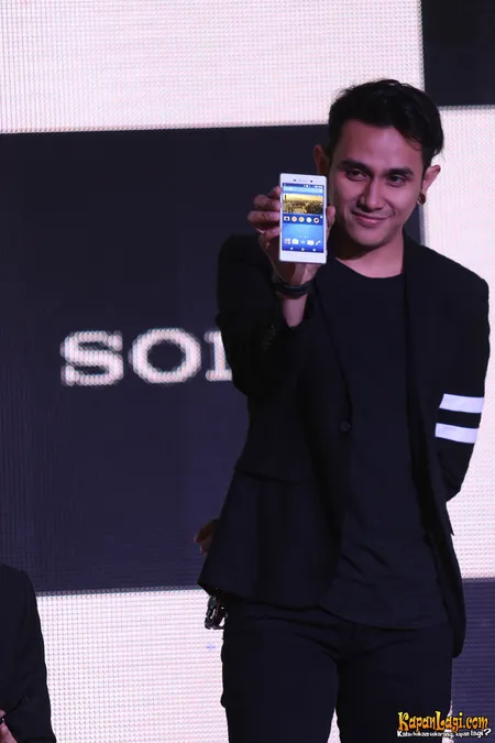 Foto Vicky Nitinegoro