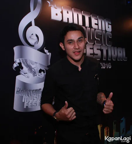 Foto Vicky Nitinegoro