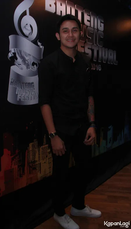 Foto Vicky Nitinegoro