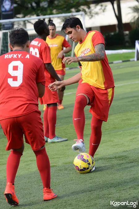 Foto Vicky Nitinegoro