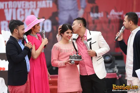 Foto Vicky Prasetyo