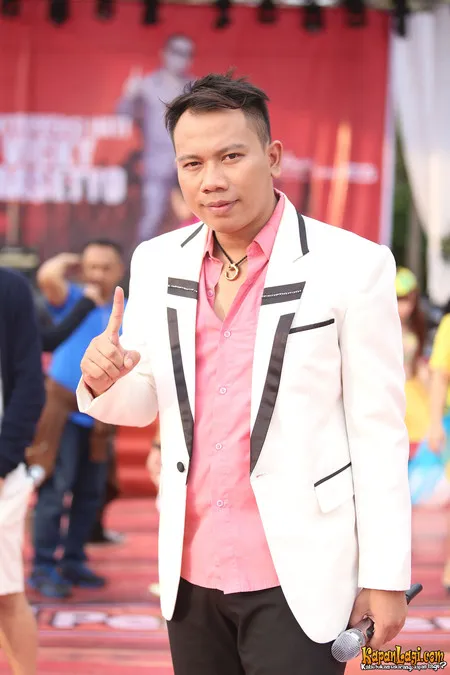 Foto Vicky Prasetyo