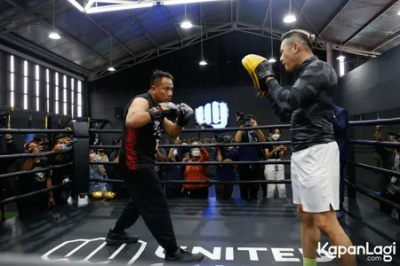 Foto Vicky Prasetyo