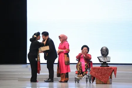 Foto Waldjinah
