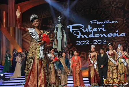 Foto Whulandary Herman