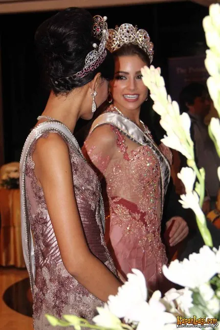 Foto Whulandary Herman