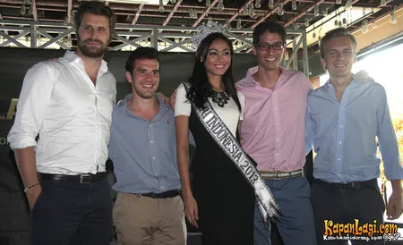 Foto Whulandary Herman