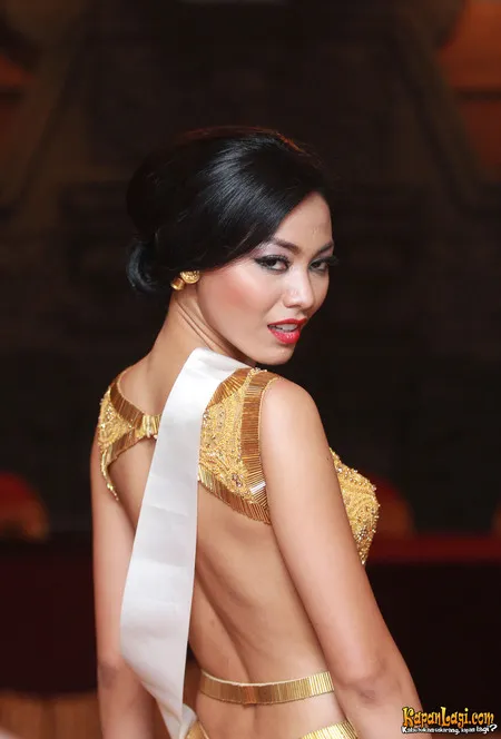 Foto Whulandary Herman