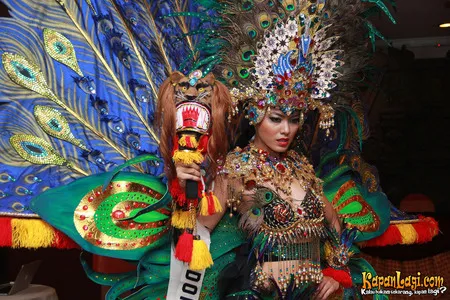 Foto Whulandary Herman