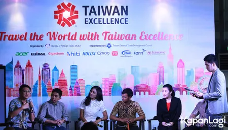 Foto Whulandary Herman