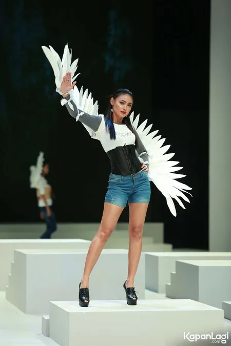 Foto Whulandary Herman