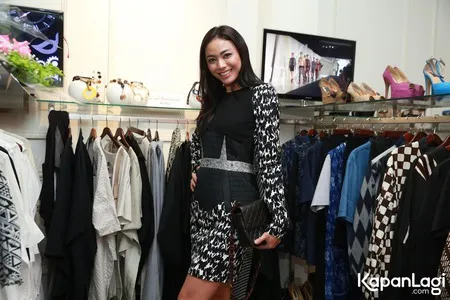 Foto Whulandary Herman