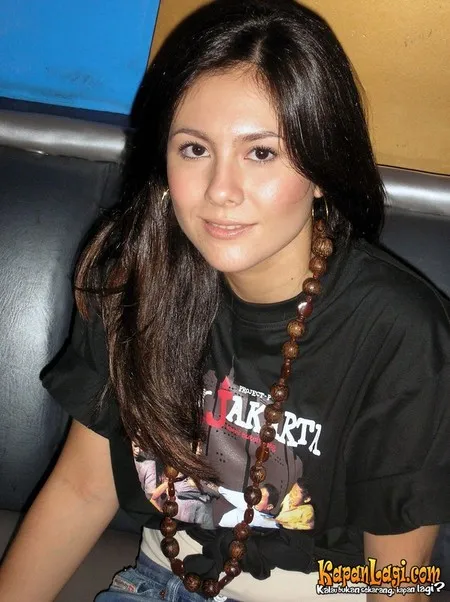 Foto Wulan Guritno