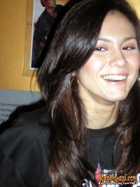 Foto Wulan Guritno