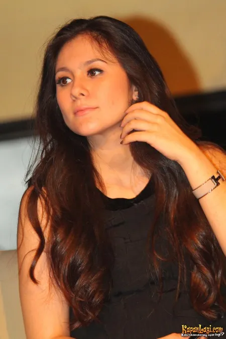 Foto Wulan Guritno