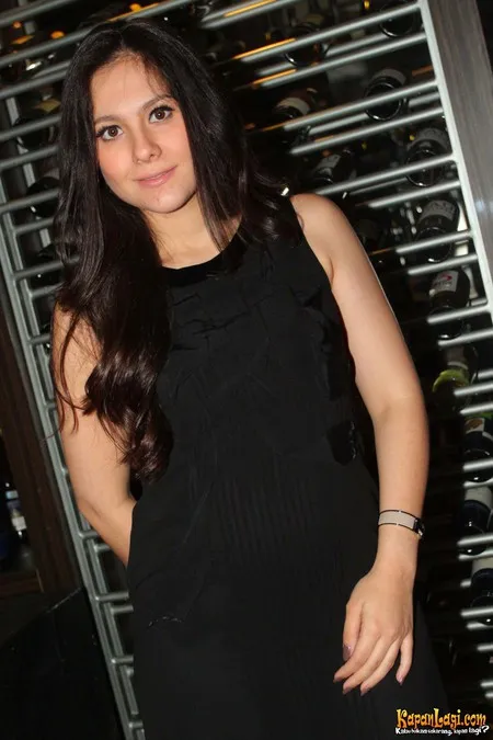 Foto Wulan Guritno