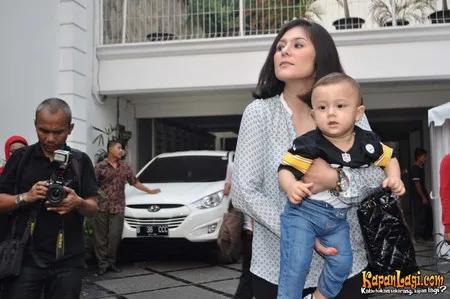 Foto Wulan Guritno