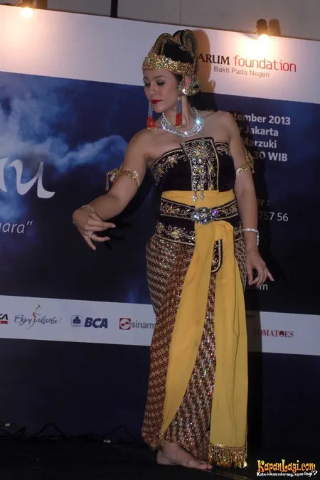 Foto Wulan Guritno
