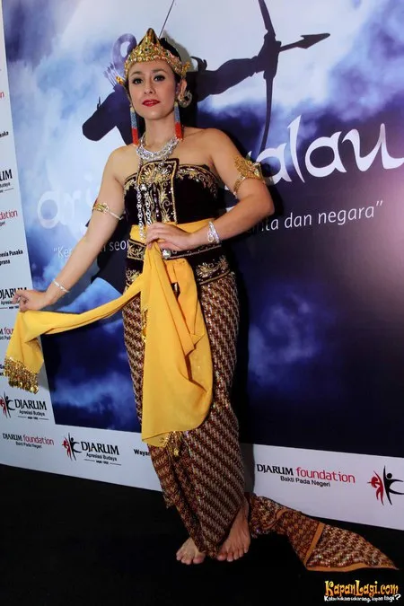 Foto Wulan Guritno