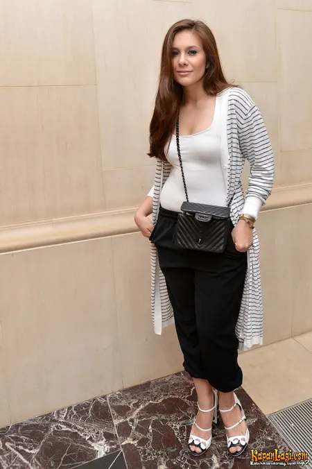 Foto Wulan Guritno