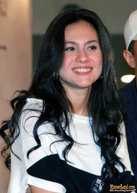 Foto Wulan Guritno