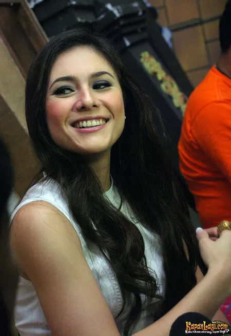 Foto Wulan Guritno