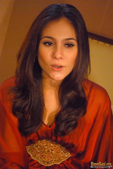 Foto Wulan Guritno