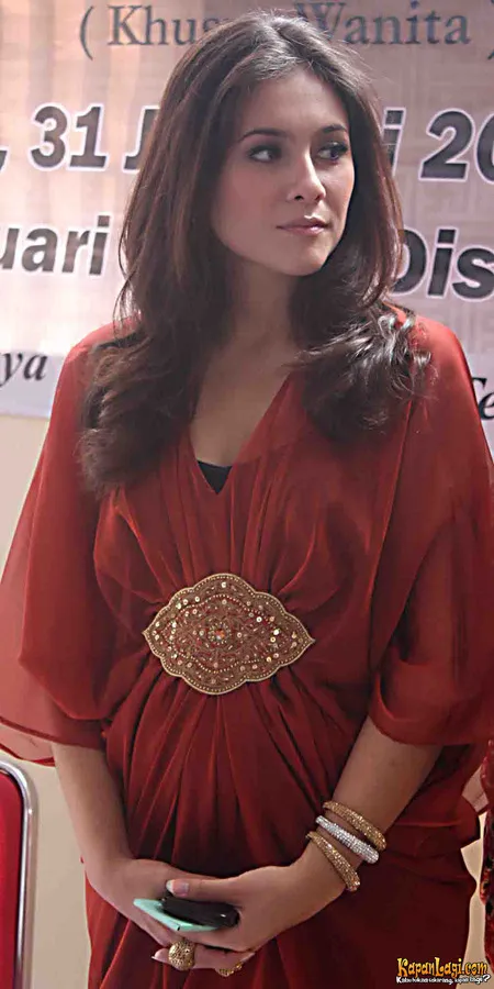 Foto Wulan Guritno