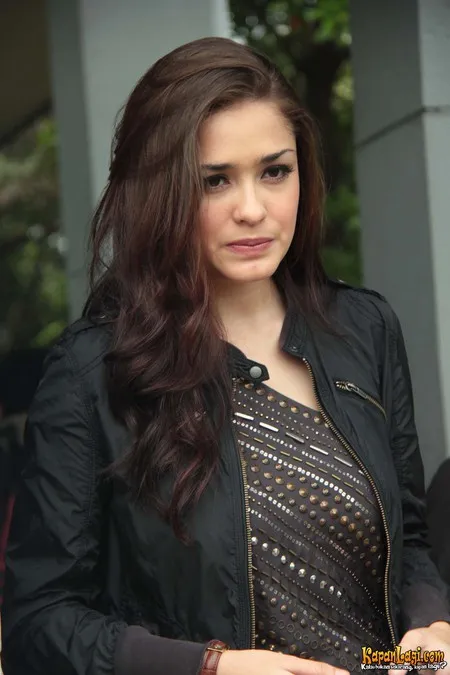 Foto Yasmine Wildblood