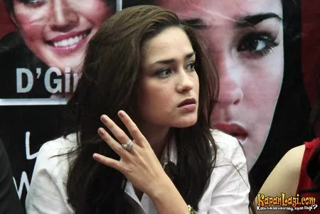 Foto Yasmine Wildblood